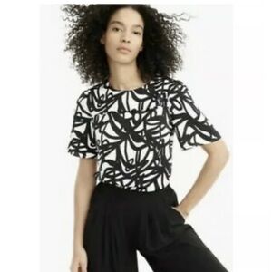 J. Crew 365 Black and White Graphic Short Sleeve Top